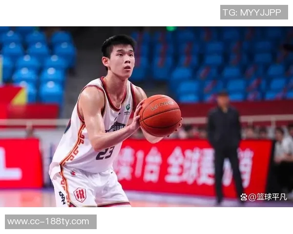 林葳在比赛中表现出色抓住机会贡献8分2板1助展现潜力