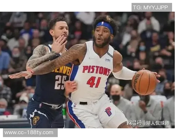 萨迪克贝半场表现突出独得13分1板2助成为全队唯一上双球员 萨迪克贝半场表现突出独得13分1板2助成为全队唯一上双球员